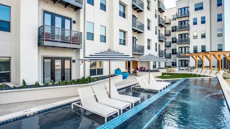 Patio Guys Multifamily Housing pool furniture refinishing