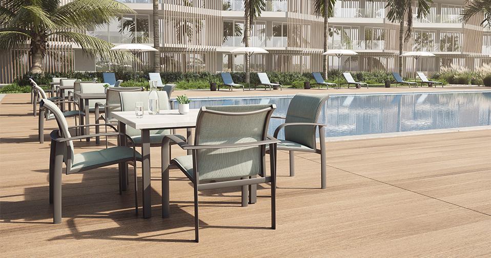 laguna_beach_dining_environment_958x503